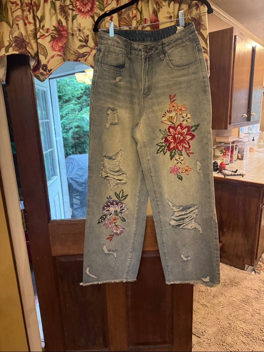 SHEIN Light Blue Distressed Straight-Leg Jeans with Floral Embroidery